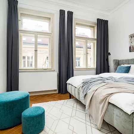 公寓 Luxurious 3bed Very Spacious In The Area 布拉格