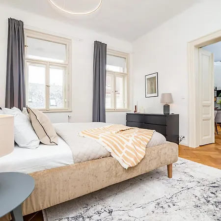 Luxurious 3bed Very Spacious In The Area *