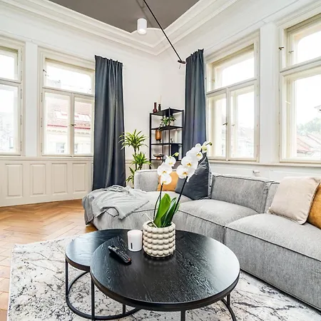 Luxurious 3bed Very Spacious In The Area