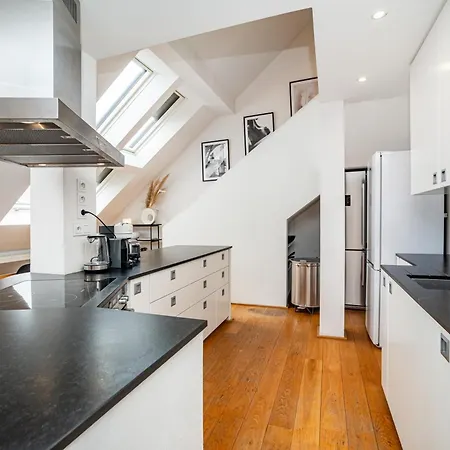 Luxurious 3bed Very Spacious In The Area