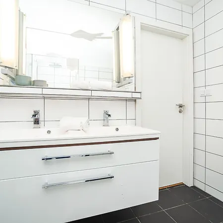 Luxurious 3bed Very Spacious In The Area