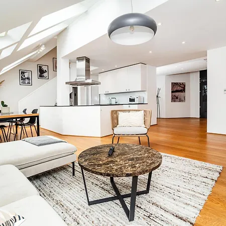 公寓 Luxurious 3bed Very Spacious In The Area *