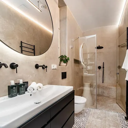 Luxurious 3bed Very Spacious In The Area * Praha