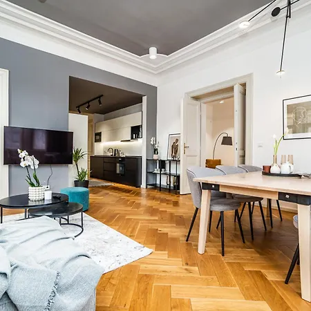 Luxurious 3bed Very Spacious In The Area Apartment Prag