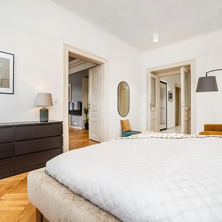 Apartmán Luxurious 3bed Very Spacious In The Area