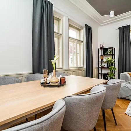 Luxurious 3bed Very Spacious In The Area *