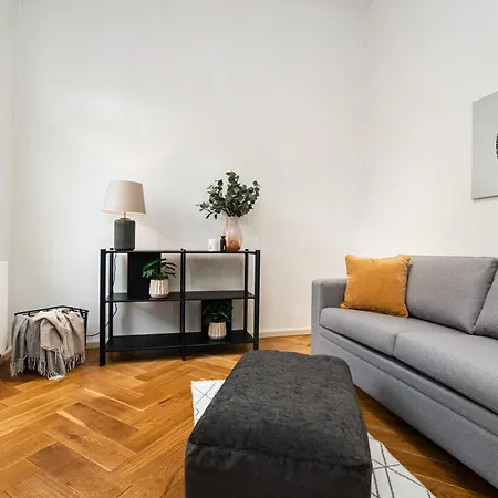Luxurious 3bed Very Spacious In The Area Apartmán