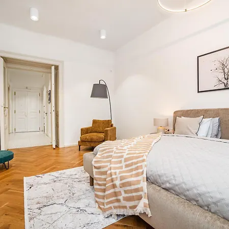Luxurious 3bed Very Spacious In The Area
