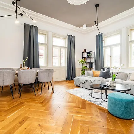 Luxurious 3bed Very Spacious In The Area *