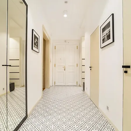 Luxurious 3bed Very Spacious In The Area Apartmán *