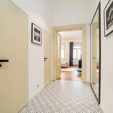 Apartment Luxurious 3bed Very Spacious In The Area *