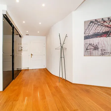 Apartamento Luxurious 3bed Very Spacious In The Area Praga