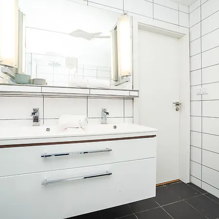 Luxurious 3bed Very Spacious In The Area