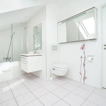 Luxurious 3bed Very Spacious In The Area *